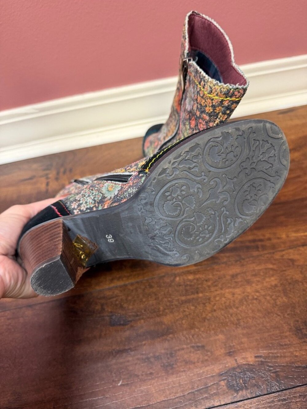 L'Artiste Simonetta Floral Bootie with Black Suede Details Size 39 or US 8.5 - Picture 10 of 11